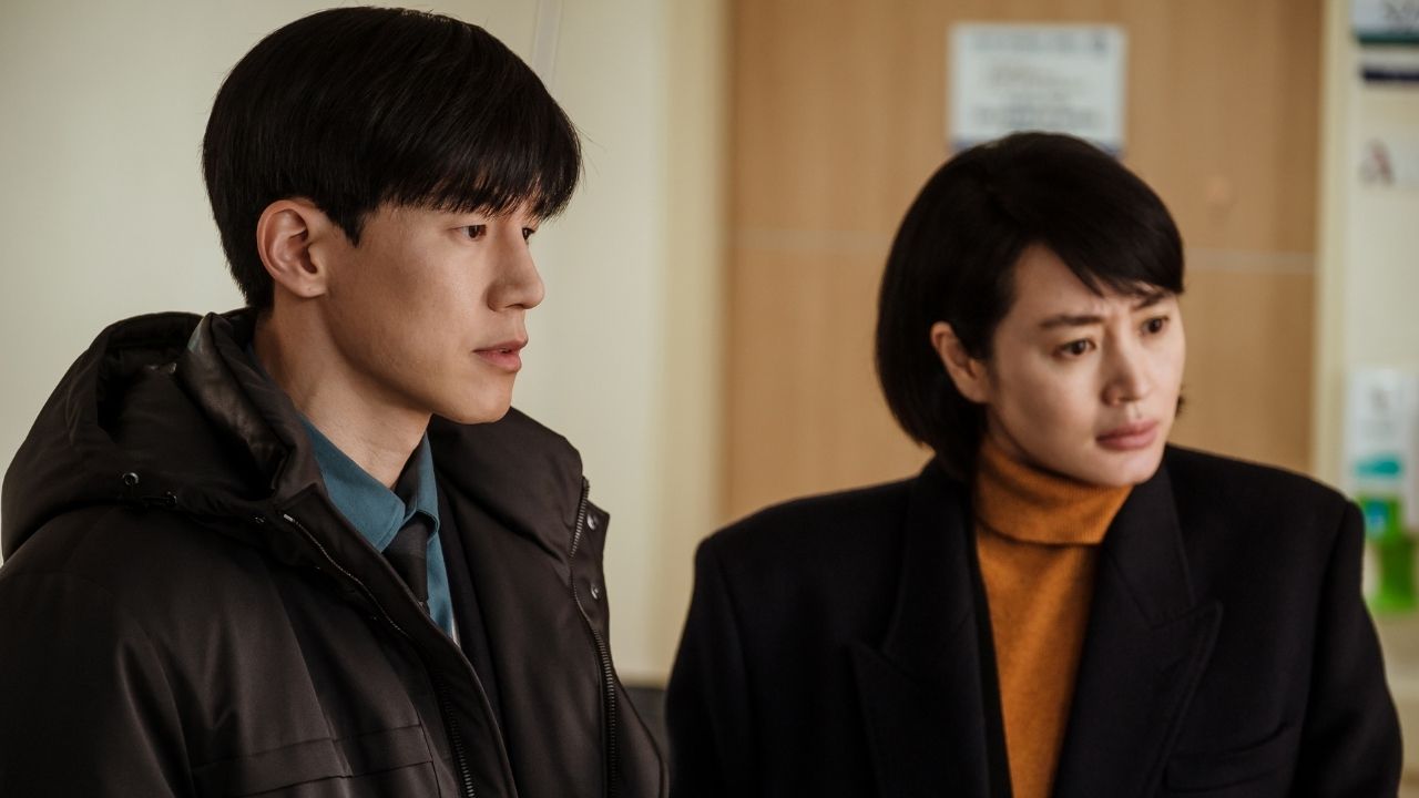 Kim Hye-soo and Kim Mu-yeol in Juvenile Justice. 